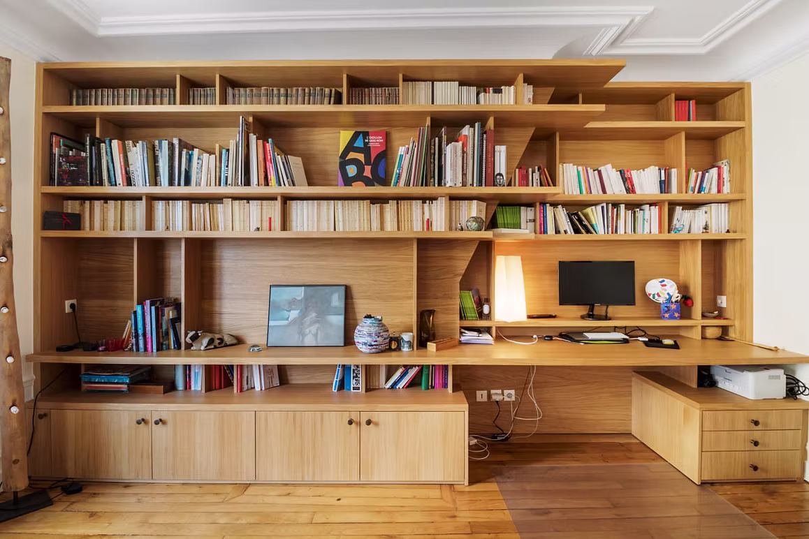 Bibliothèque sur mesure avec bureau, projet d’architecte d’intérieur en Île de France